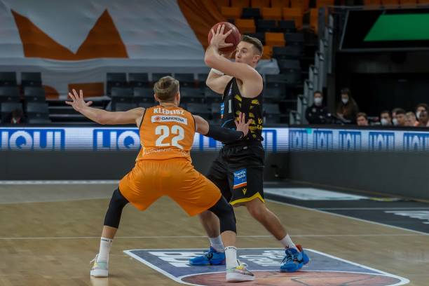 与快速反击 与快速反击